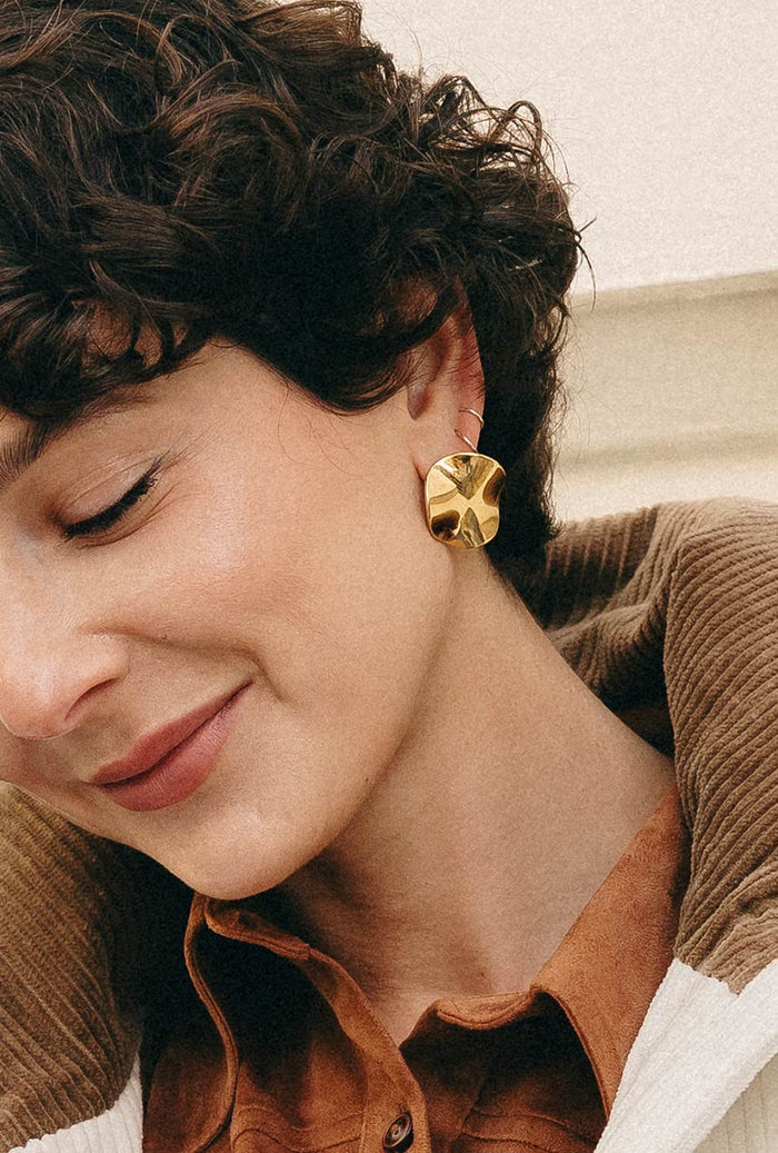 Petite Studio's Gold Round Plate Earrings