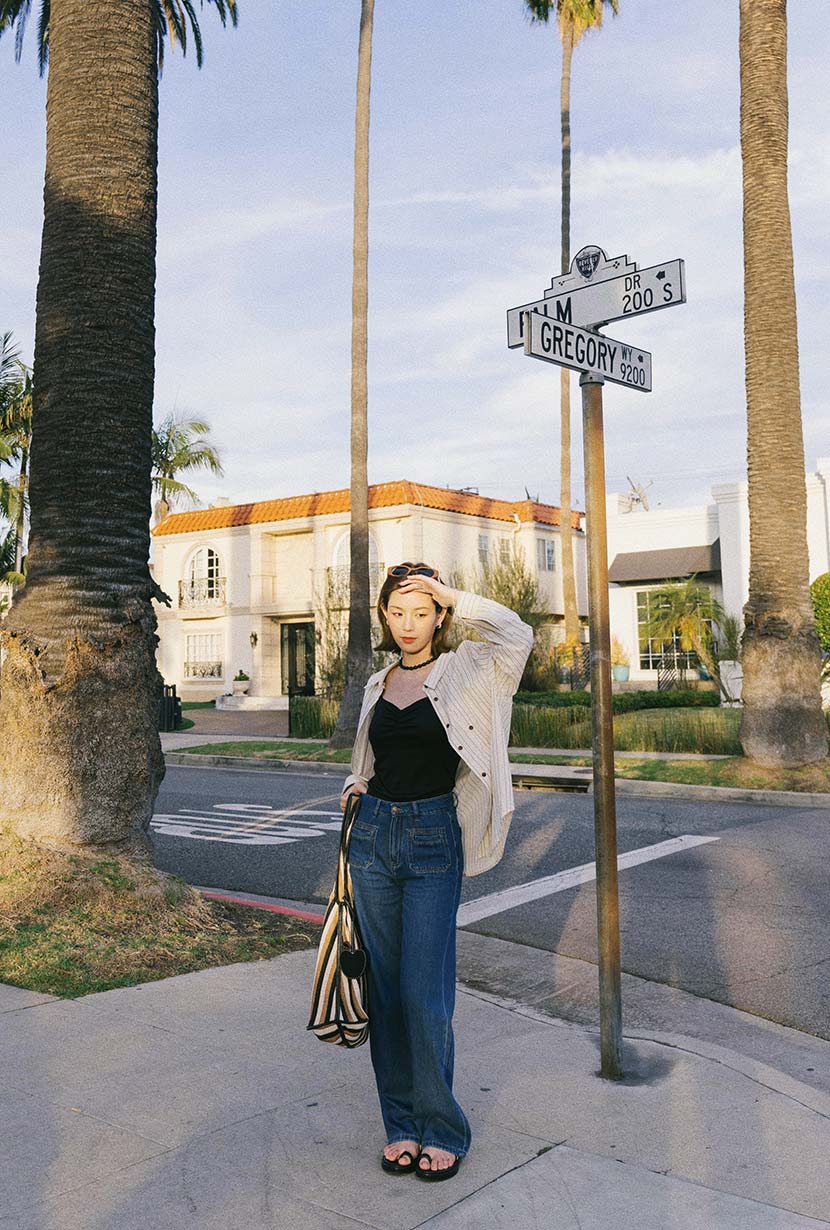 Petite Studio's Odilia Mid Rise Straight Leg Jeans in Mid Indigo