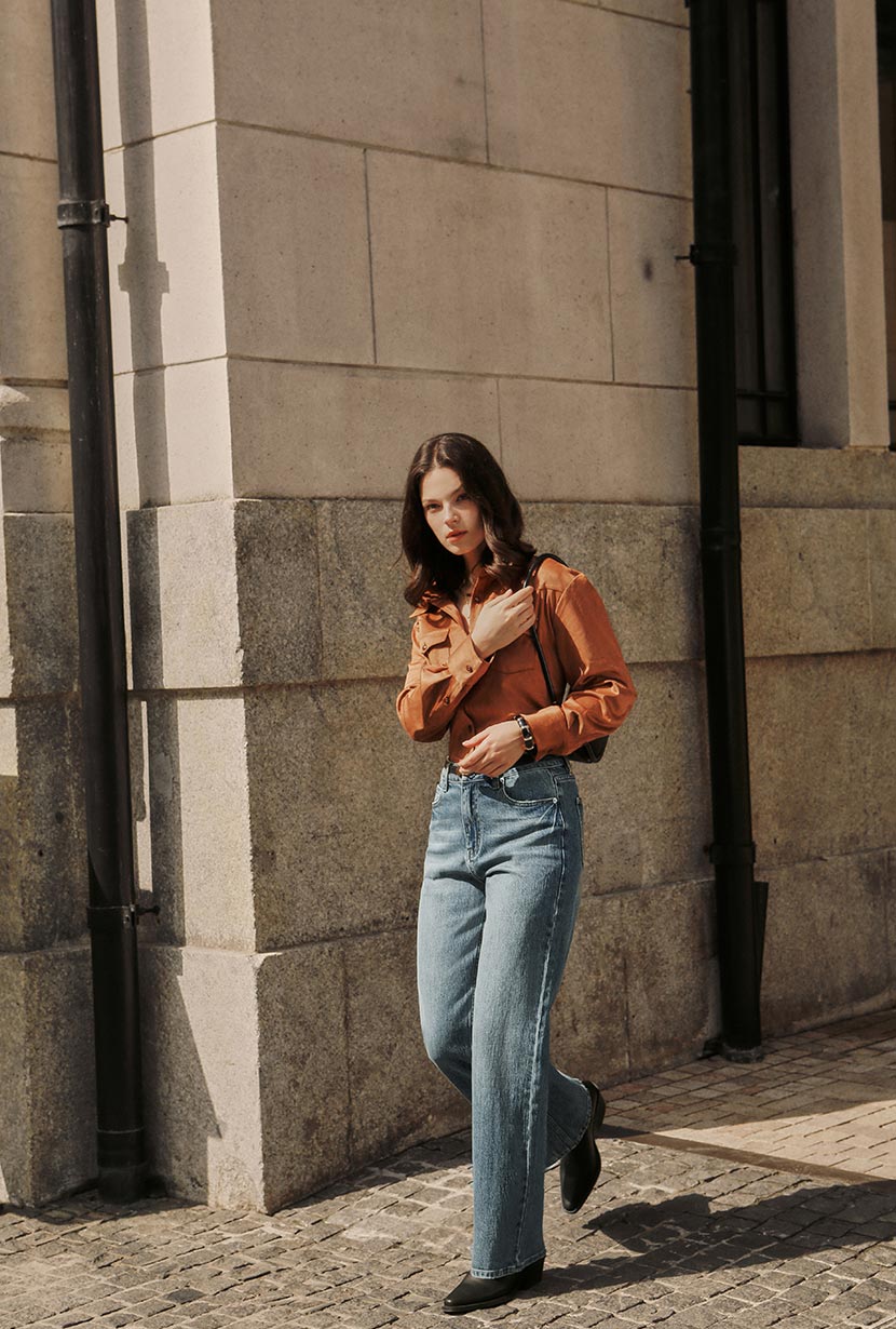 Petite Studio's Cayden Mid Rise Straight Leg Jeans in Blue