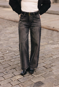 Petite Studio's Cayden Mid Rise Straight Leg Jeans in Charcoal