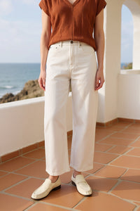 Petite Studio's Evie Mid-Rise Barrel Jeans in White 