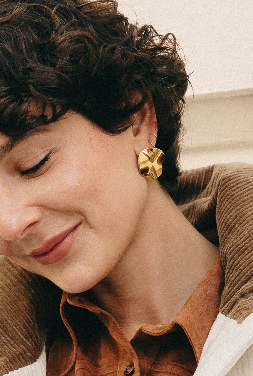 Petite Studio's Gold Round Plate Earrings