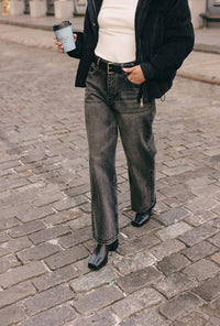 Petite Studio's Cayden Mid Rise Straight Leg Jeans in Charcoal 