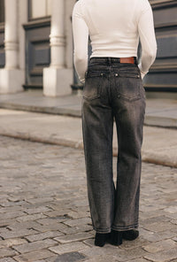 Petite Studio's Cayden Mid Rise Straight Leg Jeans in Charcoal 