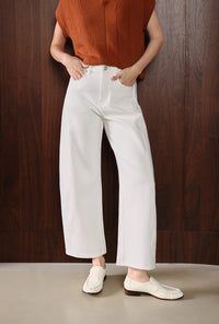Petite Studio's Evie Mid-Rise Barrel Jeans in White 